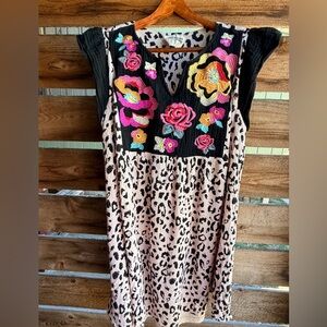 Savanna Jane Black and Cream Sleeveless Top with Floral Embroidery Large